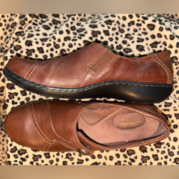 Clarks Women's Tan Leather Mules - Picture 7 of 8